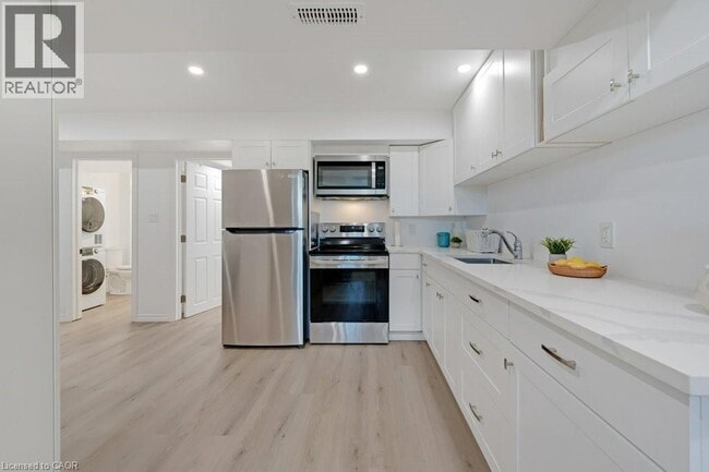 Building Photo - 160 Freure Dr