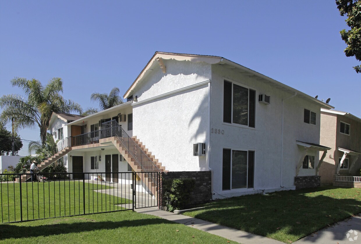 Primary Photo - 2330 Santa Fe Ave