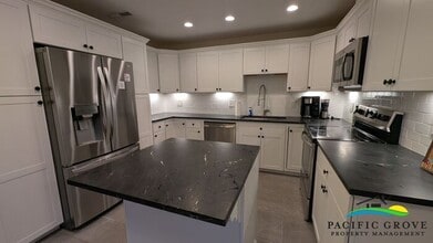 Building Photo - 1659 Luxton St