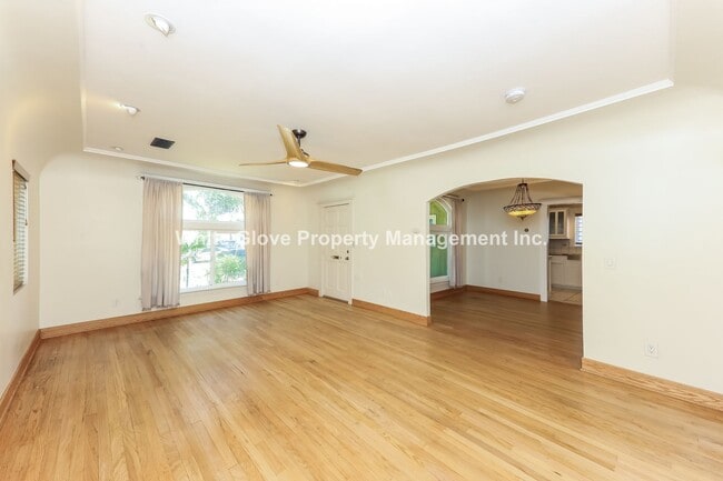 Building Photo - 3 Bedroom Santa Ana Home