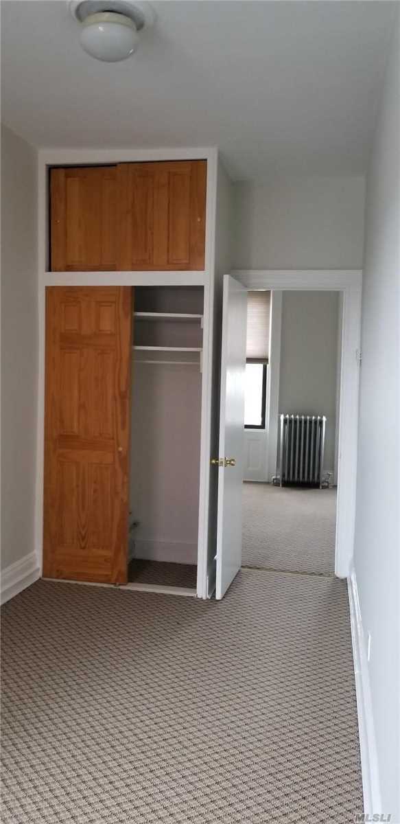 Foto del edificio - 82-17 Woodhaven Blvd