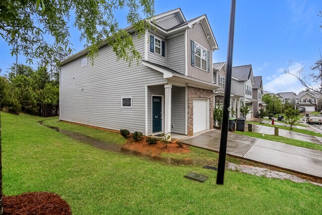 Foto del edificio - APPLY TODAY!