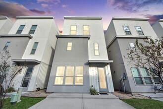 Building Photo - 18716 Centro Main St