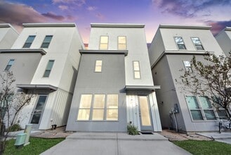 Building Photo - 18716 Centro Main St