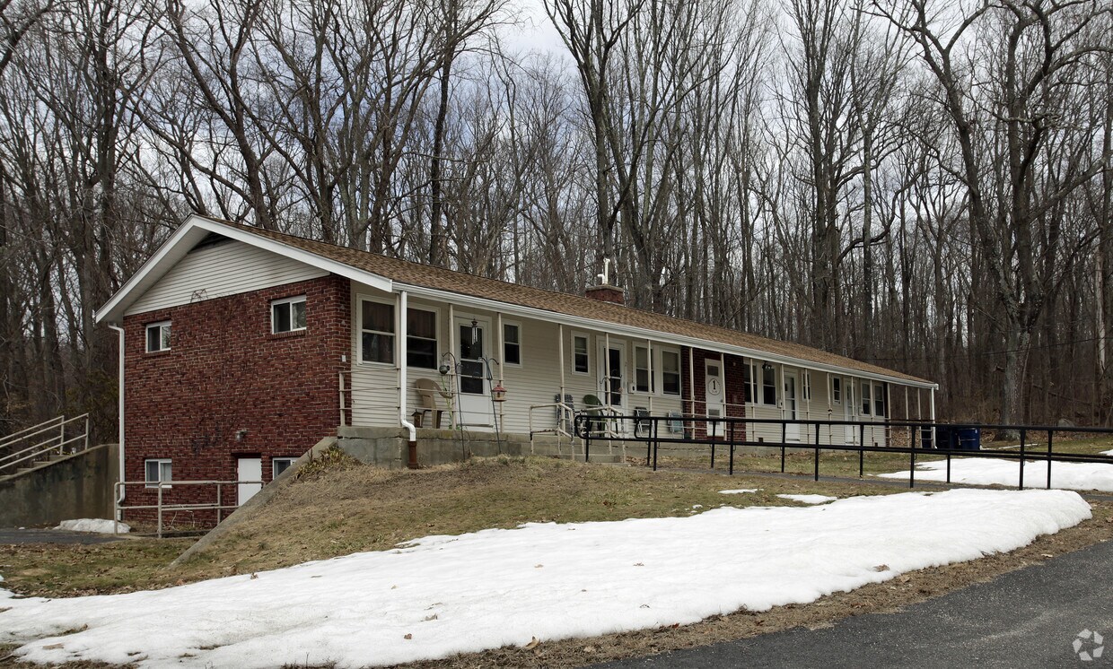 Lake Terrace Apartments in Whitinsville, MA