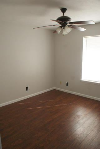 Building Photo - 196 N Ridge Dr
