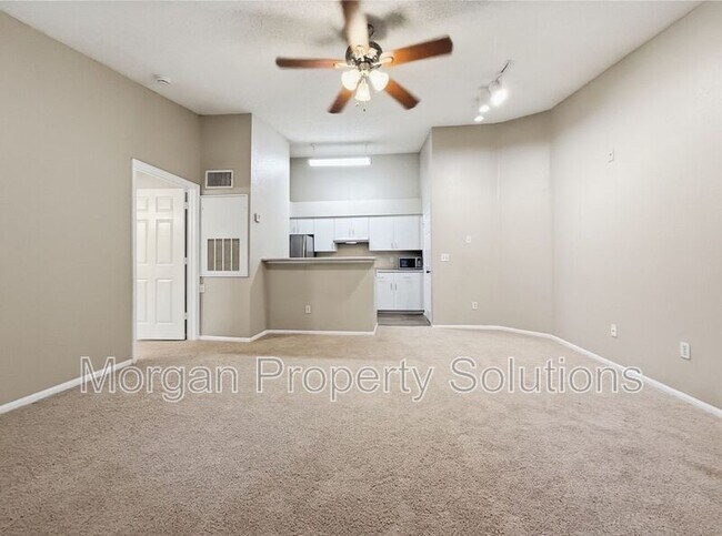 Foto del edificio - 5112 Park Central Dr