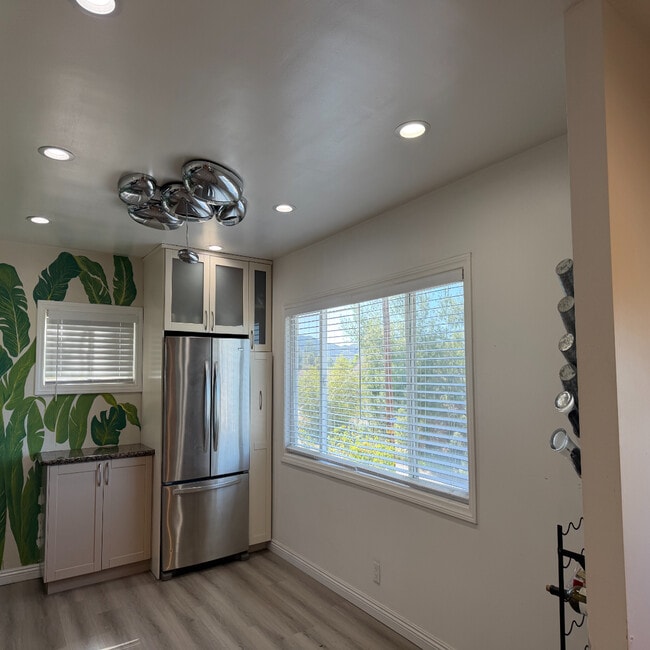 Building Photo - 11068 Plainview Ave