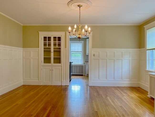 Building Photo - 5 Clifton Ave