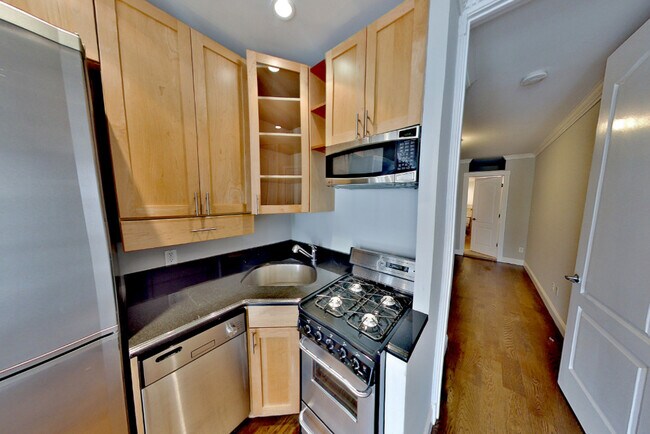 Foto del edificio - 697 Tenth Ave (47th & 48th Ave), #3FS