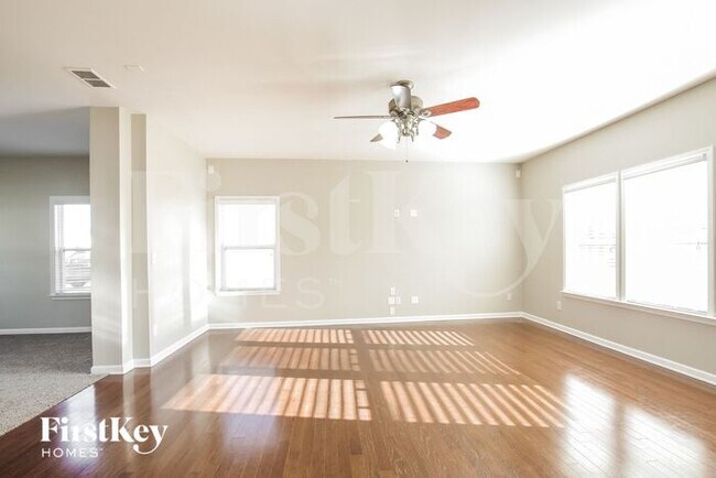 Foto del edificio - 14233 Lake Crossing Drive