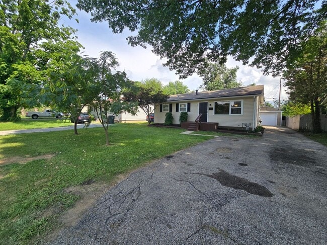 Photo - YOU CAN STOP YOUR SEARCH! Jeffersontown / Jtown Rental with 3 Bedrooms, 1 Full Baths, Ranch, 1 Ca... House