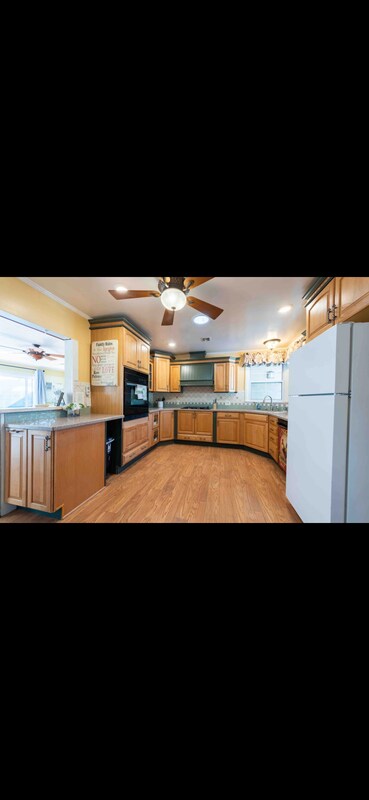 Building Photo - 1212 W Elm Ave