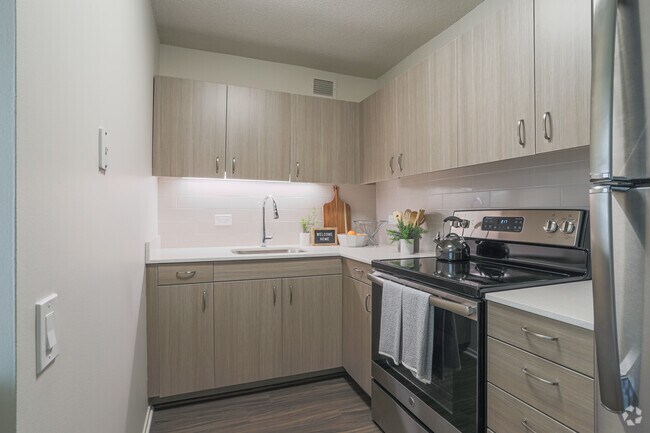 Estudio, 1 BA - Cocina - Elm Street Plaza