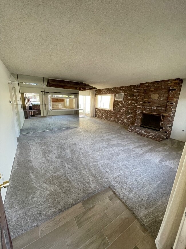 Building Photo - 307 N Curtis Ave