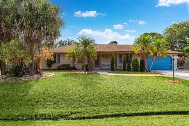 Building Photo - 2550 SE Calais St