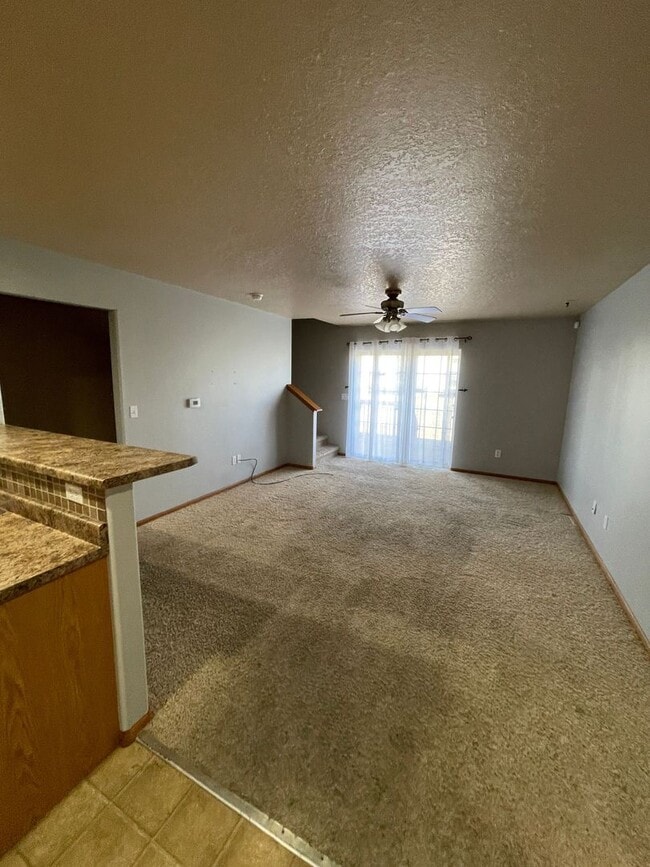 Building Photo - 3 bedroom 3.5 Bathroom Townhouse FOR RENT!!