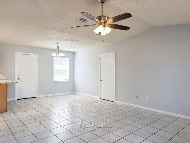 Foto del edificio - 1341 Dog Track Rd