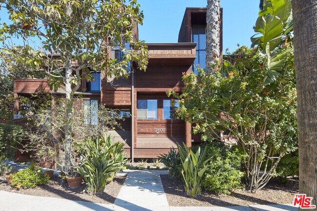 Building Photo - 2600 Abbot Kinney Blvd