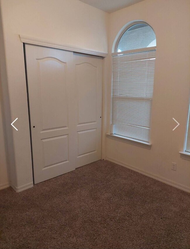 Building Photo - Welcome Home ! 4 bedroom 2 bath rental