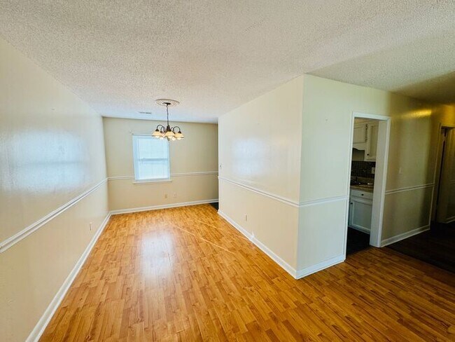 Foto del edificio - FENCED YARD near Redstone Arsenal Gate