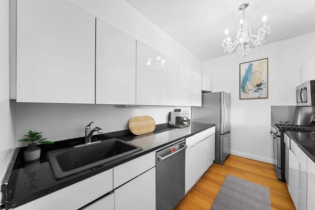 Foto del edificio - 2 S End Ave