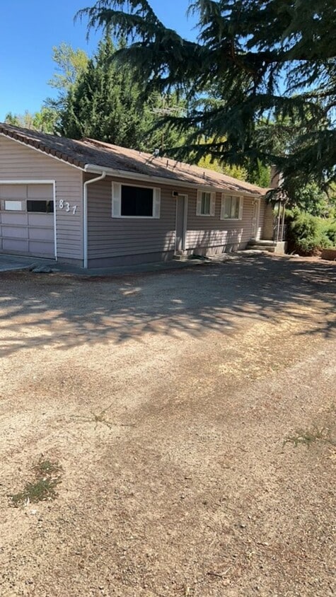 Primary Photo - 2 Bedroom 2 Bath House