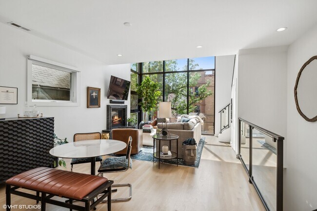 Foto del edificio - 1547 N Wood St