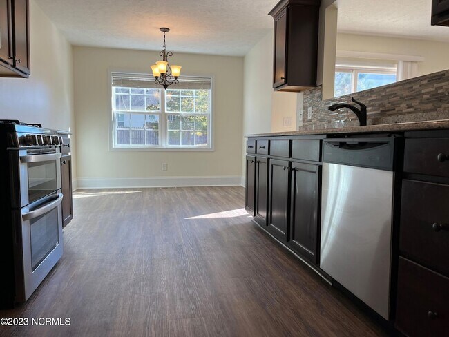 Building Photo - 117 Lightwater Dr