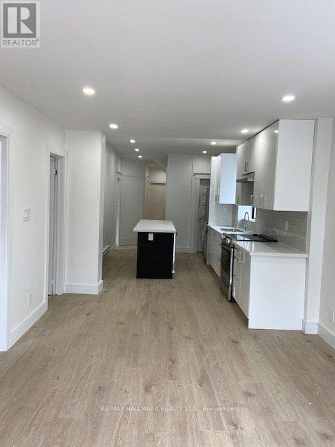 Photo du bâtiment - 285 Bain Ave