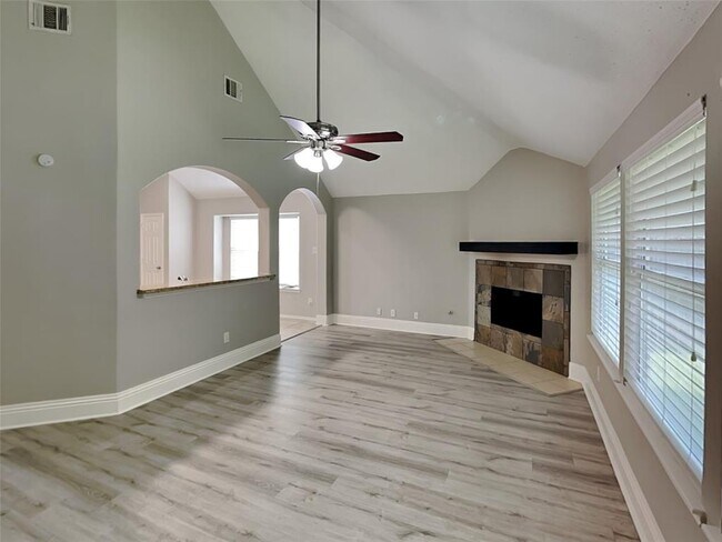 Foto del edificio - 18452 Sunrise Oaks Ct