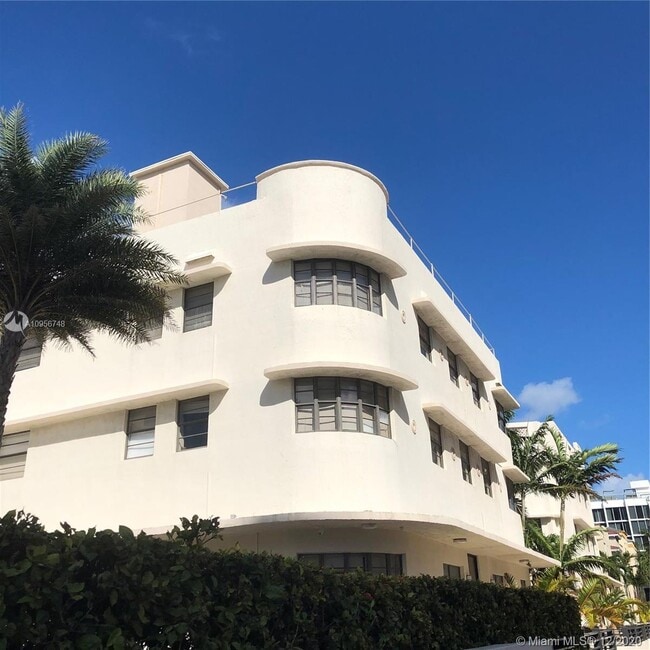 Building Photo - 2730 Collins Ave