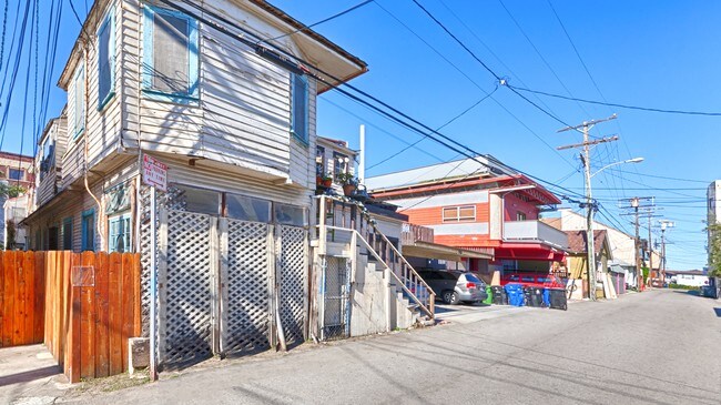 Alley View - 22 Paloma Ave