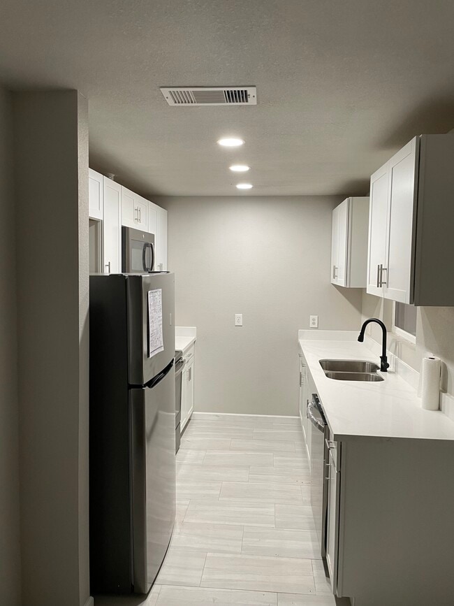 Kitchen - 3313 Pine St