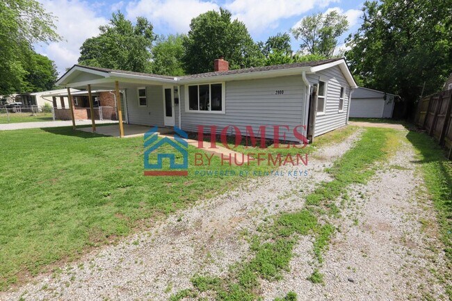 Foto del edificio - Three Bedroom | Detached Garage