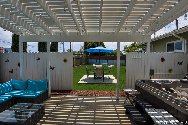 Foto del edificio - 1700 W 239th St