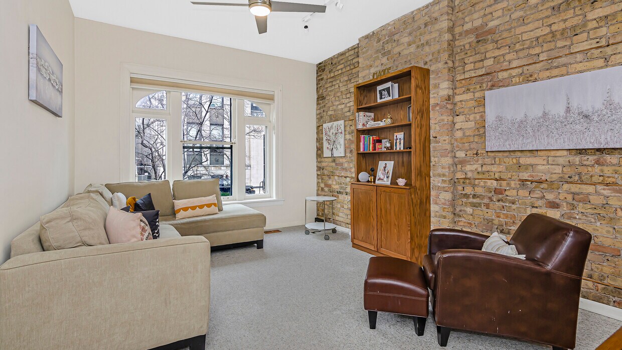 Living Room - 1041 W Belden Ave