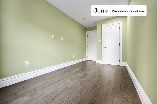 Building Photo - Private bedroom in 3 bed/1 bath Home