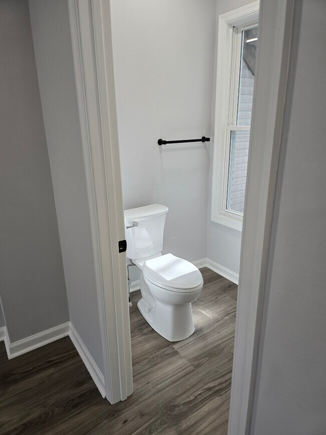 Medio baño en el primer piso - 77 N Pennsylvania Ave