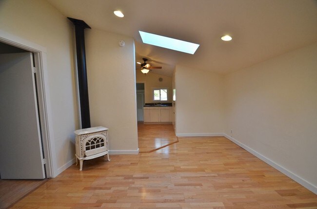 Building Photo - Charming San Geronimo Cottage