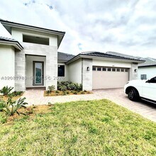 Building Photo - 4261 SW 178th Ave