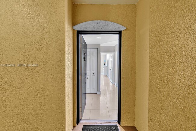 Building Photo - 17150 N Bay Rd