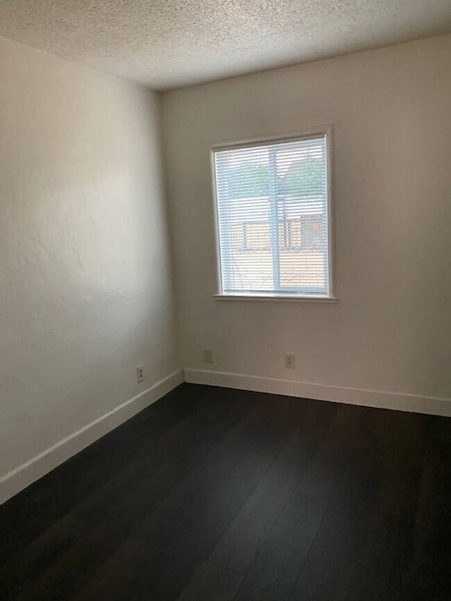 Foto del edificio - 321 E Taylor St