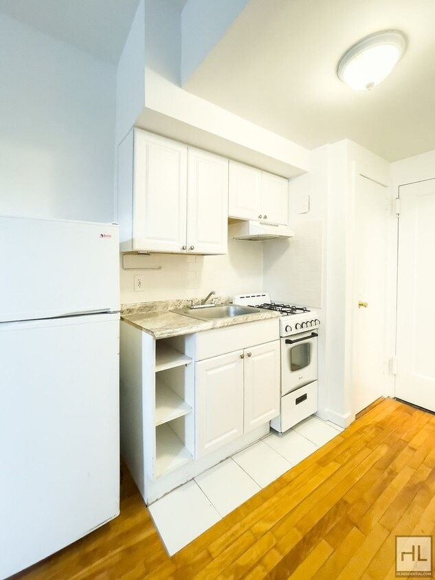 Building Photo - East 61 Street