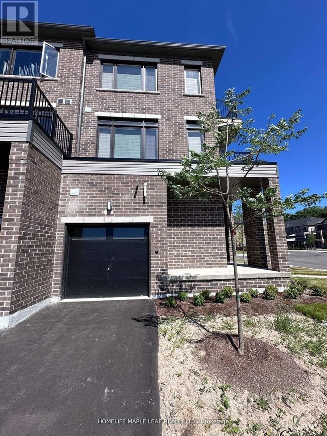 Building Photo - 585 Colborne St E