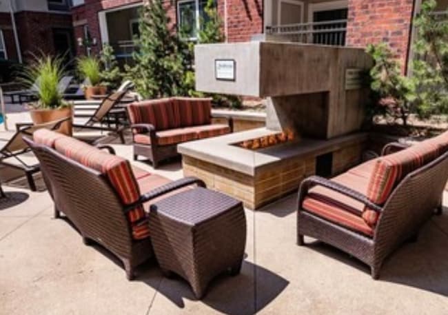 Building Photo - 756 E 19th Ave