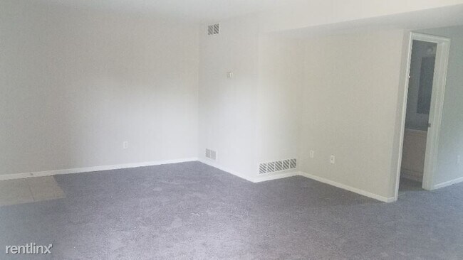 Foto del edificio - 3 br, 1.5 bath Condo - 128 Albany Dr