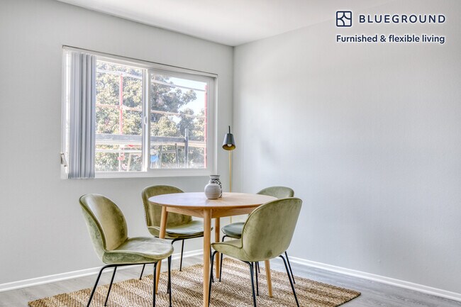 Foto del edificio - 616 N Sweetzer Ave