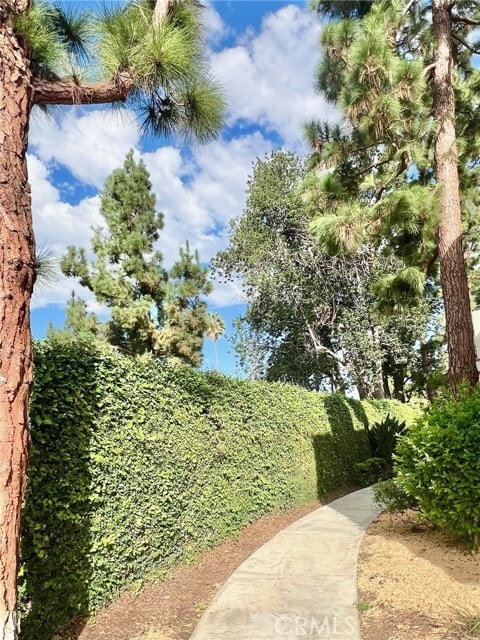 Foto del edificio - 1350 Cabrillo Park Dr