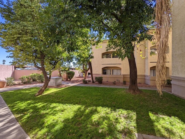 Foto del edificio - 12221 W Bell Rd
